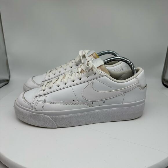 Nike Women's Blazer Low Platform Triple White Sneaker Size 9 - Picture 4 of 16